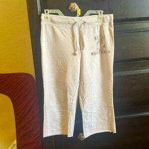 No boundaries athletic capris